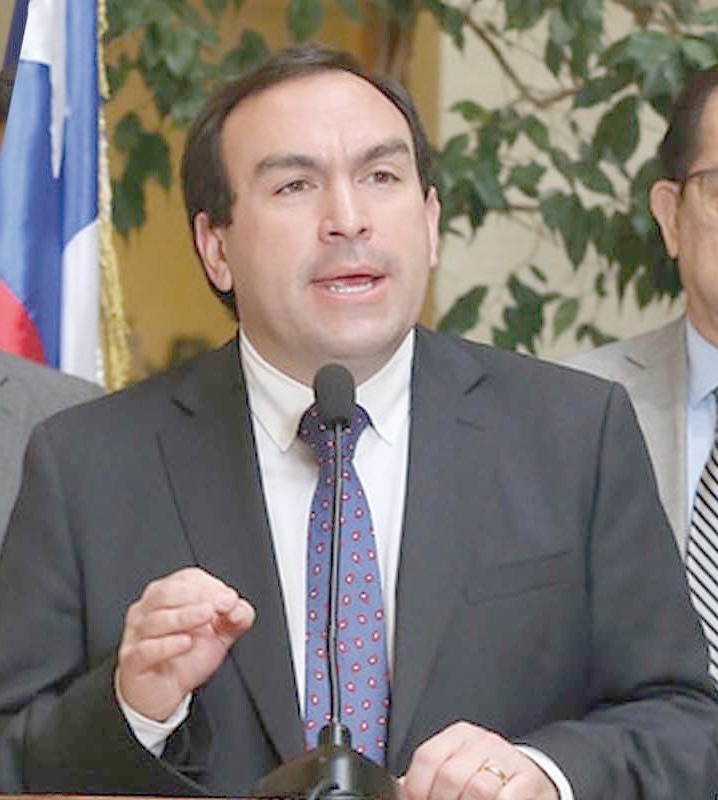 Diputado Donoso (UDI) solicita al SII investigar al ministro Esteban Valenzuela por compra a coleros en feria de Rancagua