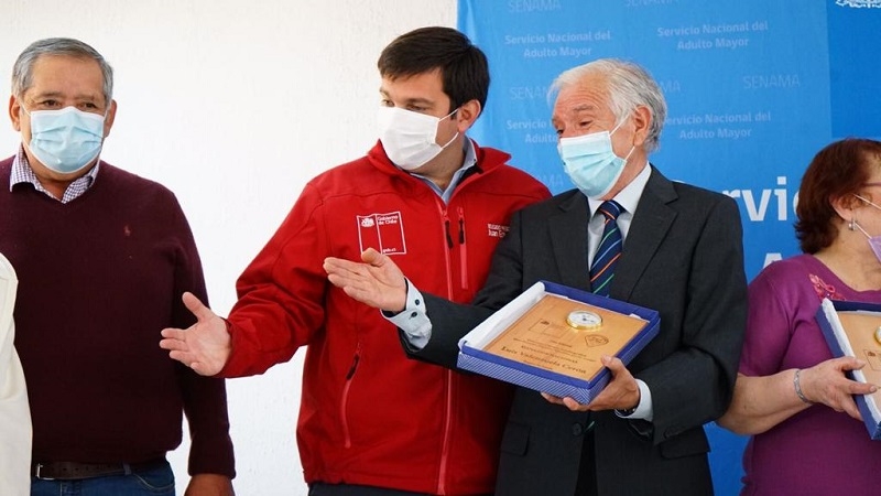Premian a ganadores de concurso literario para adultos mayores “Confieso que he vivido”