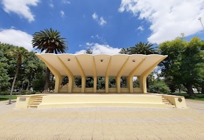Cauquenes impulsa proyecto de construcción de servicios higiénicos en Plaza de Armas