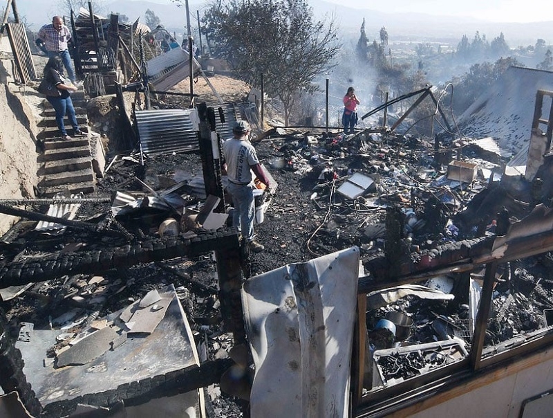 Cerca de 900 estudiantes quedan sin colegio debido a los incendios forestales